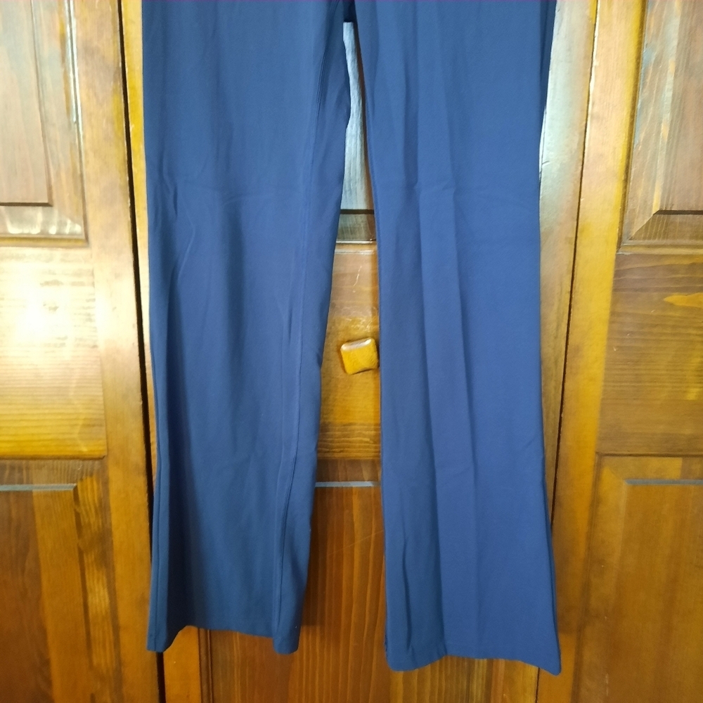 Athleta Studio Flare Pant Powervita Fabric Navy Yoga Activewear Leggings Size M - Picture 4 of 13